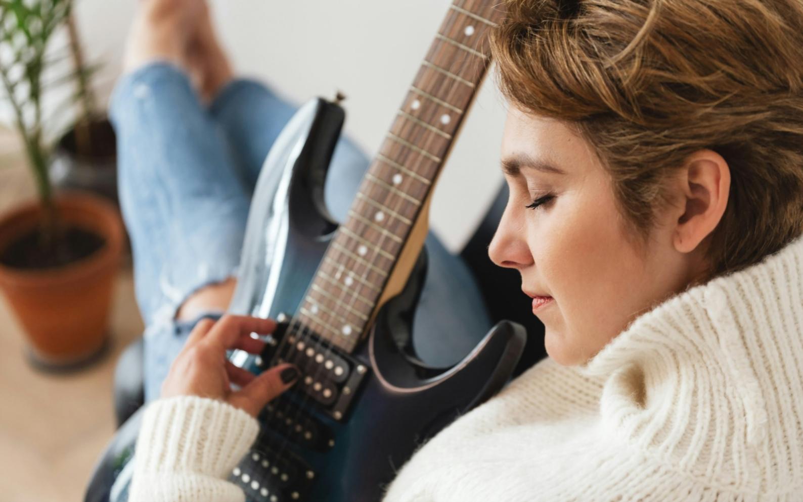 Performance dal vivo di composizioni originali degli studenti