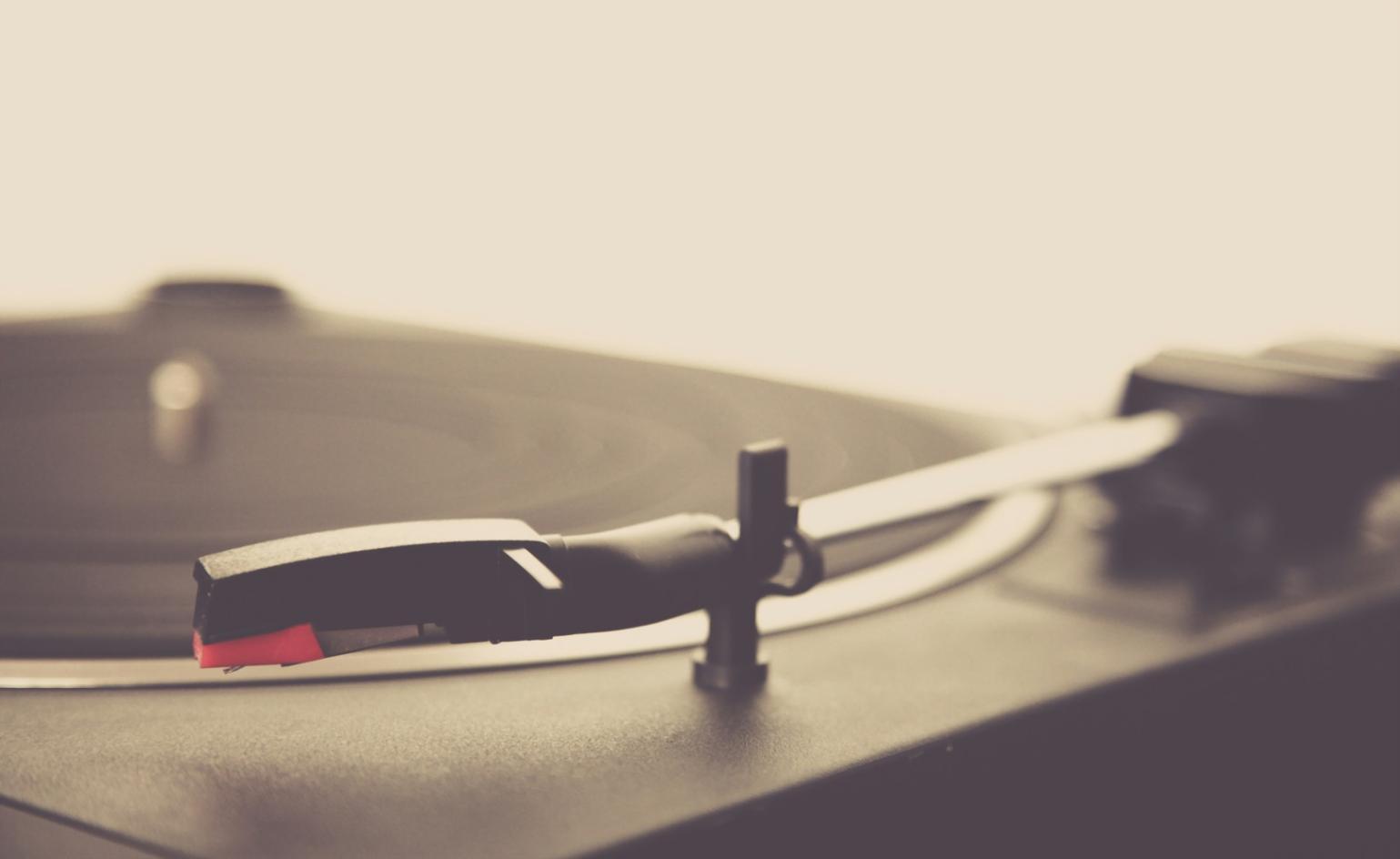 Spartito musicale con annotazioni creative